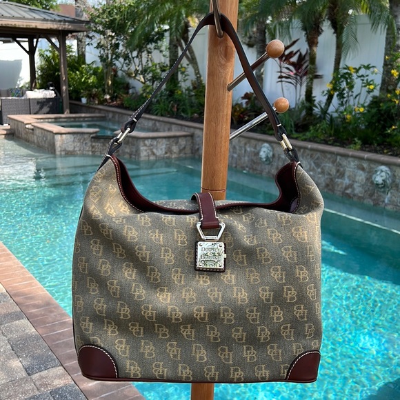 Dooney & Bourke classic monogram bucket bag - Picture 1 of 12